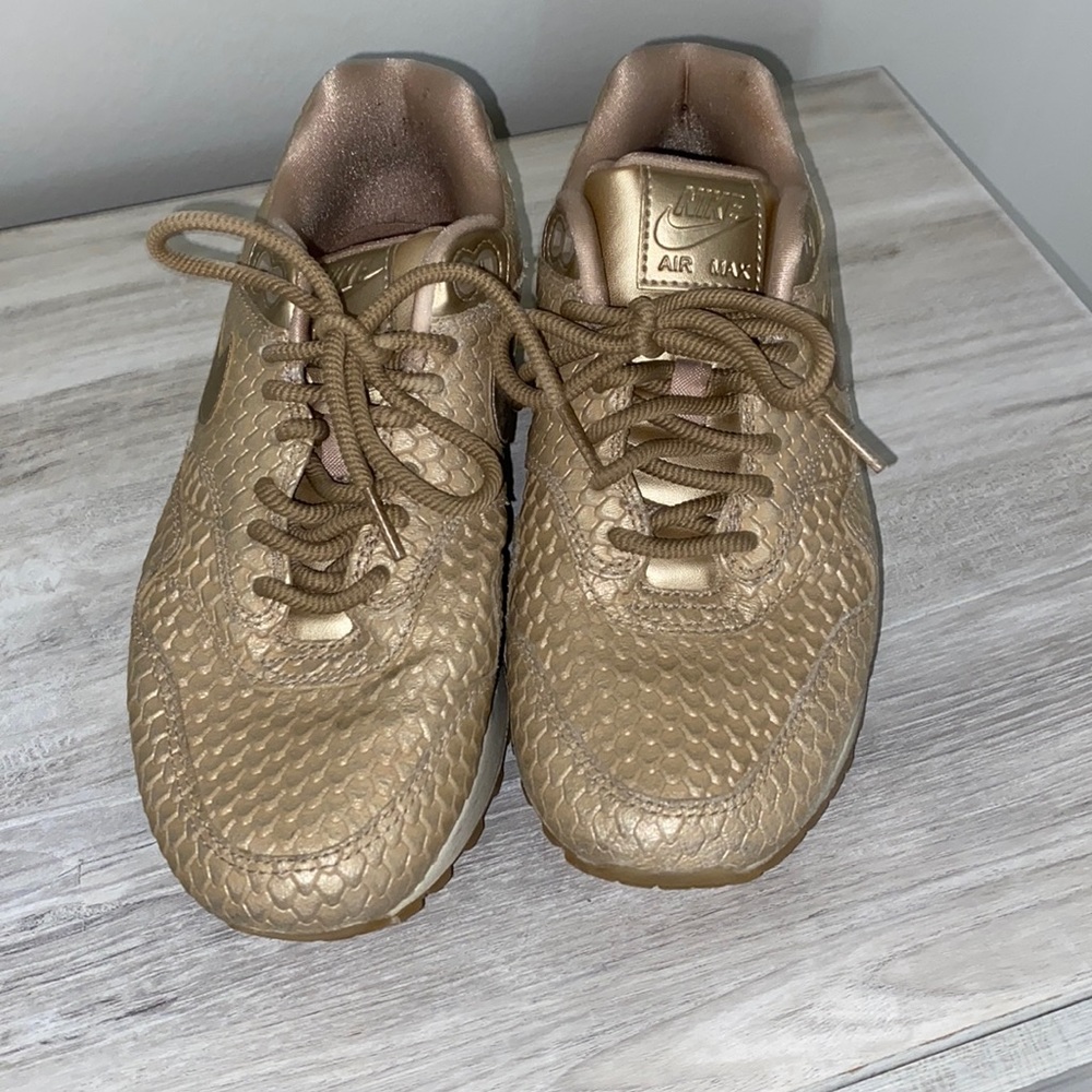 Women Nike shoes